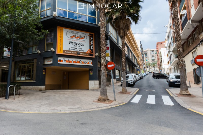 Calpe-Garaje cerrado a la venta, avenida Gabriel Miró, en el centro de Calpe!